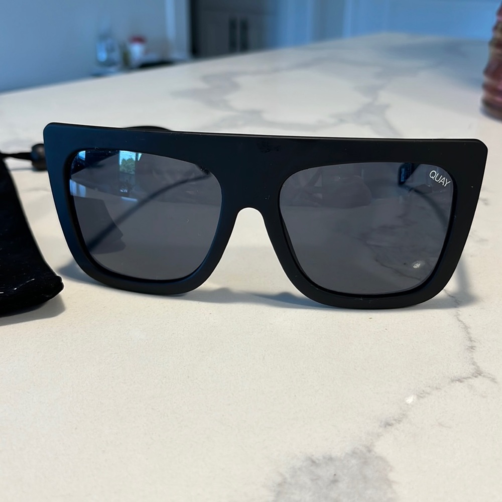Quay Australia Cafe Racer Flat Top Black/Smoke Lense Sunglasses